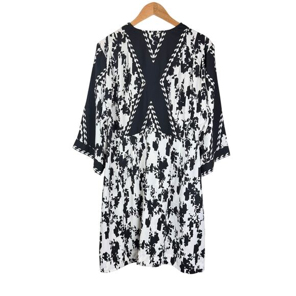 Cabi X-Factor Faux Wrap Black White Pattern 3/4 Sleeve Mini Dress Pockets - Picture 10 of 13